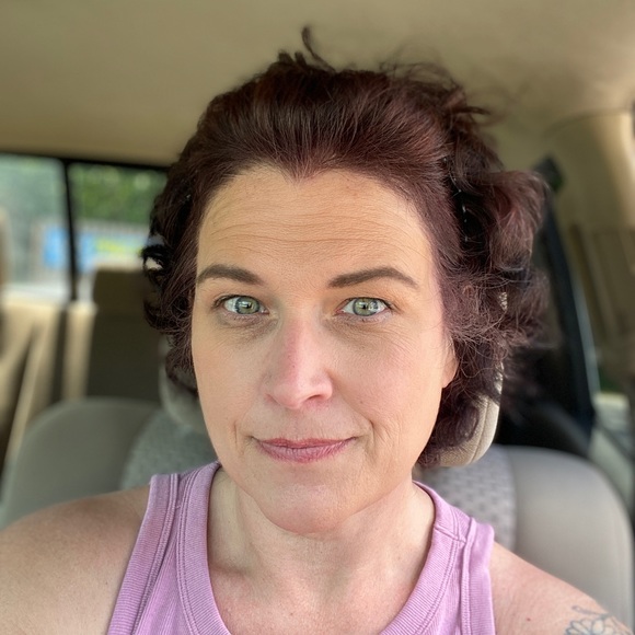 Meet your posher, Kim - Picture 3 of 12